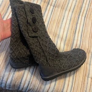 Tall grey sweater Ugg boots